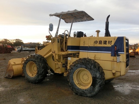 รถตักล้อยาง  510-14981  กรองเดี่ยว  สภาพสวย เดิมจากญี่ปุ่น ถึงไทยแล้ว รถจอดอยู่ที่ C.S. Motor หลักสี่  โทร.081-373-0559