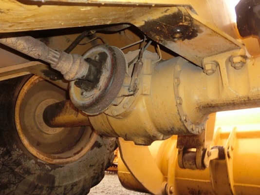 รถตักล้อยาง  510-14981  กรองเดี่ยว  สภาพสวย เดิมจากญี่ปุ่น ถึงไทยแล้ว รถจอดอยู่ที่ C.S. Motor หลักสี่  โทร.081-373-0559