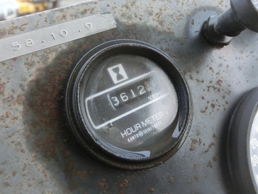 รถตักล้อยาง  510-14981  กรองเดี่ยว  สภาพสวย เดิมจากญี่ปุ่น ถึงไทยแล้ว รถจอดอยู่ที่ C.S. Motor หลักสี่  โทร.081-373-0559