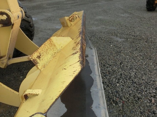 รถตักล้อยาง  510-14981  กรองเดี่ยว  สภาพสวย เดิมจากญี่ปุ่น ถึงไทยแล้ว รถจอดอยู่ที่ C.S. Motor หลักสี่  โทร.081-373-0559