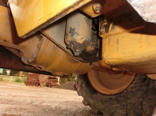 รถตักล้อยาง  510-14981  กรองเดี่ยว  สภาพสวย เดิมจากญี่ปุ่น ถึงไทยแล้ว รถจอดอยู่ที่ C.S. Motor หลักสี่  โทร.081-373-0559