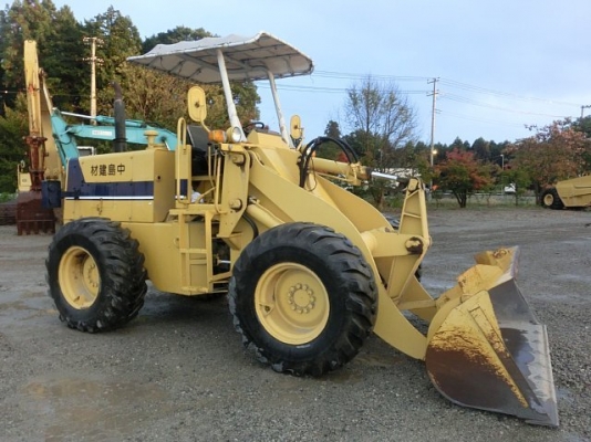 รถตักล้อยาง  510-14981  กรองเดี่ยว  สภาพสวย เดิมจากญี่ปุ่น ถึงไทยแล้ว รถจอดอยู่ที่ C.S. Motor หลักสี่  โทร.081-373-0559