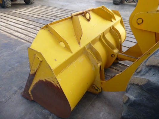 รถตักล้อยาง  WA150-1-30577  มีตู้เก๋ง  สภาพสวย ชั่วโมงใช้งานน้อย  เข้าไทยแล้ว  รถจอดอยู่ที่ C.S. Motor หลักสี่  โทร.081-373-0559