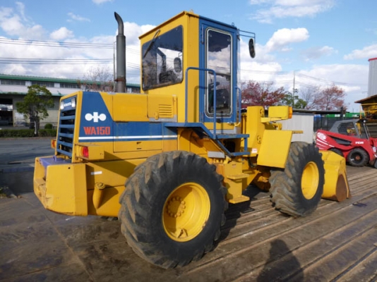 รถตักล้อยาง  WA150-1-30577  มีตู้เก๋ง  สภาพสวย ชั่วโมงใช้งานน้อย  เข้าไทยแล้ว  รถจอดอยู่ที่ C.S. Motor หลักสี่  โทร.081-373-0559