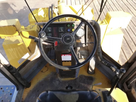 รถตักล้อยาง  WA150-1-30577  มีตู้เก๋ง  สภาพสวย ชั่วโมงใช้งานน้อย  เข้าไทยแล้ว  รถจอดอยู่ที่ C.S. Motor หลักสี่  โทร.081-373-0559