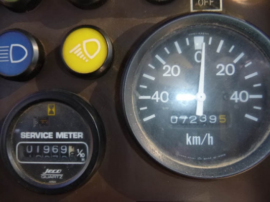 รถตักล้อยาง  WA150-1-30577  มีตู้เก๋ง  สภาพสวย ชั่วโมงใช้งานน้อย  เข้าไทยแล้ว  รถจอดอยู่ที่ C.S. Motor หลักสี่  โทร.081-373-0559