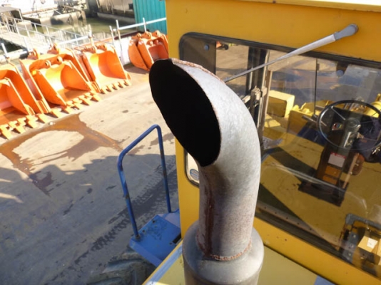 รถตักล้อยาง  WA150-1-30577  มีตู้เก๋ง  สภาพสวย ชั่วโมงใช้งานน้อย  เข้าไทยแล้ว  รถจอดอยู่ที่ C.S. Motor หลักสี่  โทร.081-373-0559