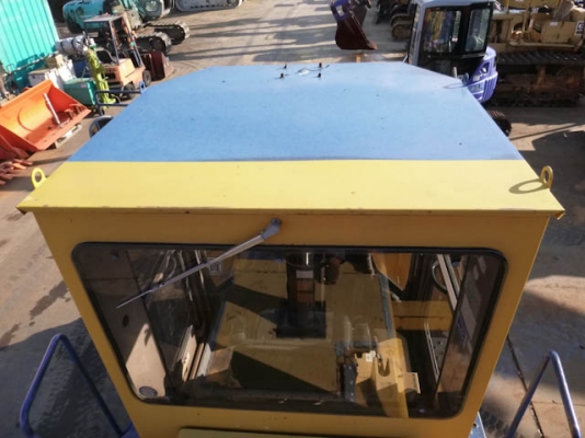 รถตักล้อยาง  WA150-1-30577  มีตู้เก๋ง  สภาพสวย ชั่วโมงใช้งานน้อย  เข้าไทยแล้ว  รถจอดอยู่ที่ C.S. Motor หลักสี่  โทร.081-373-0559