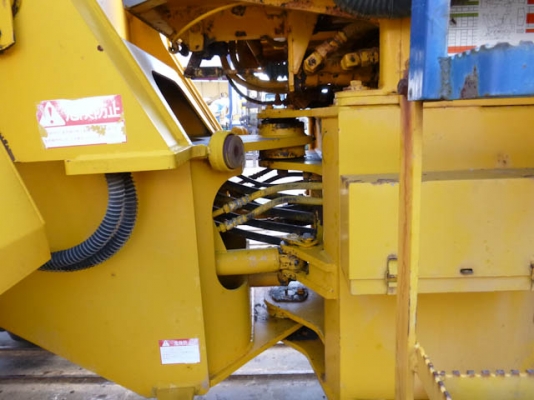 รถตักล้อยาง  WA150-1-30577  มีตู้เก๋ง  สภาพสวย ชั่วโมงใช้งานน้อย  เข้าไทยแล้ว  รถจอดอยู่ที่ C.S. Motor หลักสี่  โทร.081-373-0559