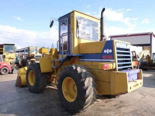 รถตักล้อยาง  WA150-1-30577  มีตู้เก๋ง  สภาพสวย ชั่วโมงใช้งานน้อย  เข้าไทยแล้ว  รถจอดอยู่ที่ C.S. Motor หลักสี่  โทร.081-373-0559