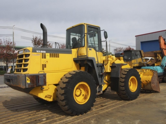 รถตักล้อยาง  WA300-3E-53174  สภาพสวยพร้อมใช้งาน  ภาพเดิม ๆ จากญี่ปุ่น  กำลังเดินทางเข้าไทย  โทร.081-373-0559