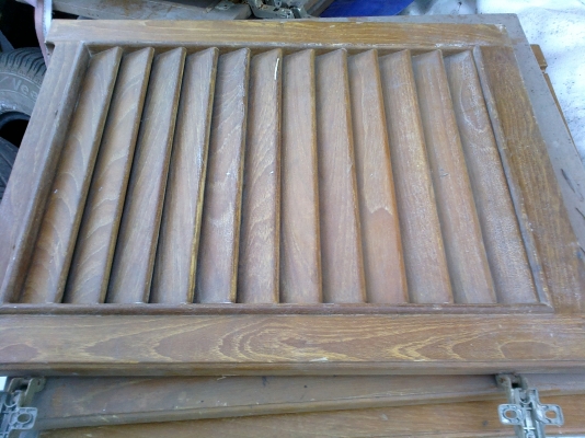 บานช่องลมไม้ส้ก