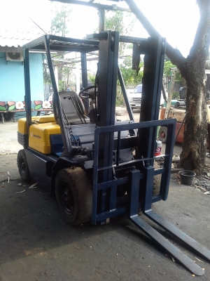 ขายรถยกโฟล์คลิฟท์ ยี่ห้อKOMATSU รุ่น11 น้ำหนัก2.5ตัน เสาสูง3เมตร