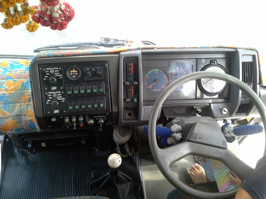 ขายรถบัส 6 ล้อ แอร์ BENZ