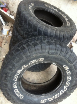 ขายยางMud Goodyear Wrangler 31 10.5 r15  มี2เส้น เส้นละ 500บาท