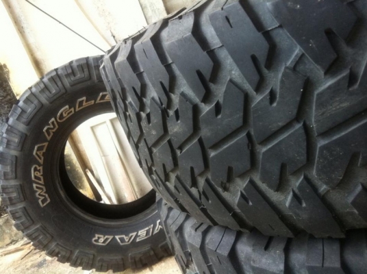 ขายยางMud Goodyear Wrangler 31 10.5 r15  มี2เส้น เส้นละ 500บาท