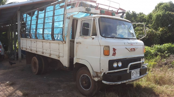 **280,000 บ.ต่อรอง**ขาย6ล้อใช้งาน HINO KM310 วางเครื่องTOYOTA 1W 115HP(ตัวเดียวกับWO4D ลงเล่ม) เครื่องแน่นแรงดี ช่วงล่าง6น็อต หน้า-หลัง คัสซีดี ไม่ปะไม่ดาม กระบะยาว4.5ม.พื้นไม้คอกเหล็กสภาพดี ยางดี6เส้น หัวเดิมภายในดี คอนโซลโอเค พร้อมใช้ พร้อมลุยงาน เอกสาร