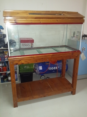 ขายตู้ปลา 48นิ้ว พร้อมขาตั้งไม้ ราคาถูก สนใจสอบถามรายละเอียดได้ครับ