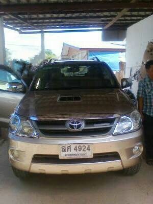 TOYOTA FORTUNER 3.0V AUTO โฟวีลปี49 วิ่งน้อย ยางโยโกใหม่ 4เส้น