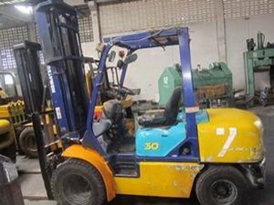 รถยกโคมัสสึรุ่น 12 น้ำหนักยก 3 ตัน เสาสูง 6 เมตร//****ราคาร้อนๆ 390,000****// เครื่องดีเซล เกียร์ออโต้