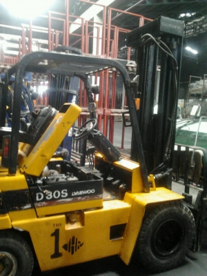 ฝากขายครับ รถยก DAEWOO น้ำหนักยก 3 ตัน เสาสูง 7.5 เมตร//***ราคาร้อนๆ*** 195,000***// เครื่องดีเซล เกียร์ออโต้ ล้อหน้าคู่