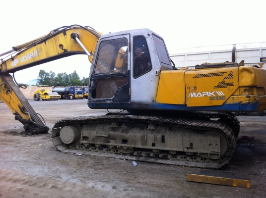 ขายรถแบคโฮ KOBELCO SK-220-T มีลายหัวกระแทก ช้วงล้างเต็ม ราคาถูกๆต่อรองได้