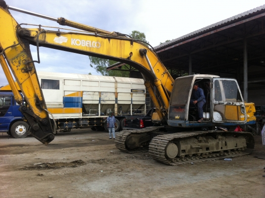 ขายรถแบคโฮ KOBELCO SK-220-T มีลายหัวกระแทก ช้วงล้างเต็ม ราคาถูกๆต่อรองได้