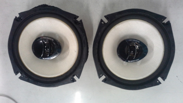 Pioneer ขนาด 6.5 นิ้ว  แกนร่วมสามทาง  วอยเคฟล่าขาว