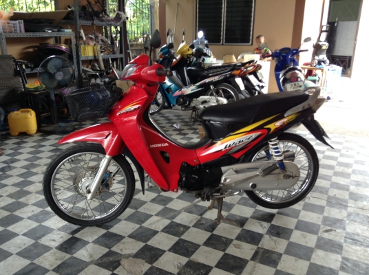 ขาย!!!เวฟ125s ปี46 รถเครื่องดีคับ มีเล่มทะเบียนครบ ภาษีไม่หมด