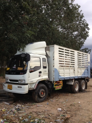 ขายสิบล้อ Isuzu เครื่่อง270 แรงม้า ปี 48 สภาพดี คัซซีสวย