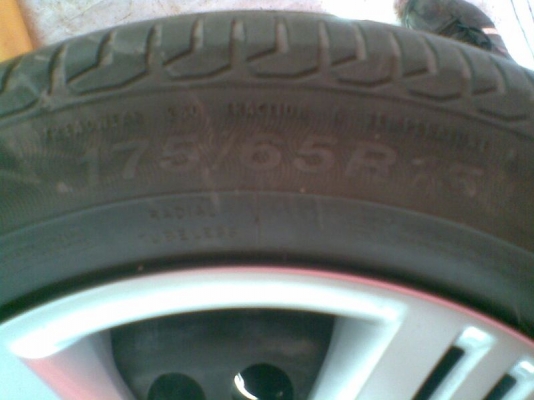 ต้องการขายล้อกระทะพร้อมยางมีฝาตบ  ยาง175/65/15 ปี10