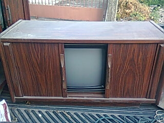 ขาย TV รุ้นเก่า มีประตู ราคา 2700