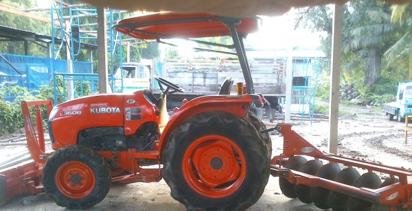 ขาย L3608 รถทํางานดันดินก่อสร้าง พร้อมผาน6*22 ครับ