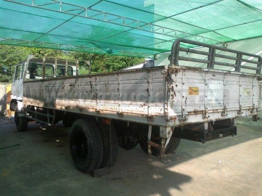 ขายหกล้อ ยาว 6 เมตร ใช้ยาง 900สภาพดีติดต่อด่วน