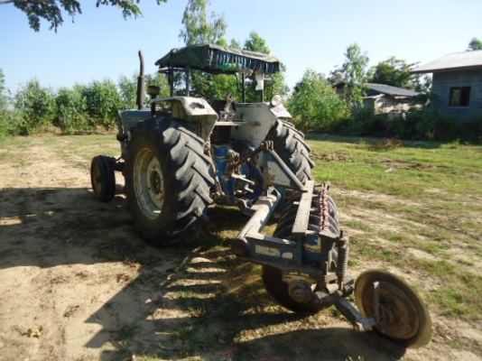 รถไถฟอร์ด 6600 T5 เพลาเดียว เล่มทะเบียนชุดโอนพร้อม รถสภาพใช้งานตลอด  เครื่องดี พวงมาลัยเพาเวอร์เบาดี ผานหลัง CMT  และ ใบมีดดันหน้า สนใจติดต่อ โทร 081-9972972