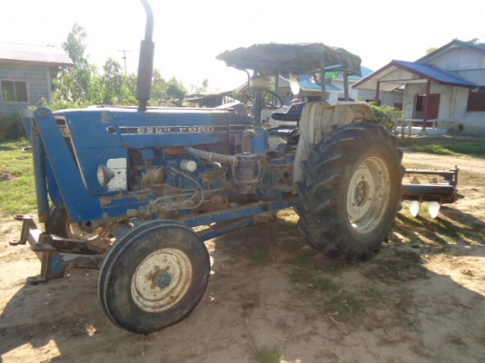 รถไถฟอร์ด 6600 T5 เพลาเดียว เล่มทะเบียนชุดโอนพร้อม รถสภาพใช้งานตลอด  เครื่องดี พวงมาลัยเพาเวอร์เบาดี ผานหลัง CMT  และ ใบมีดดันหน้า สนใจติดต่อ โทร 081-9972972