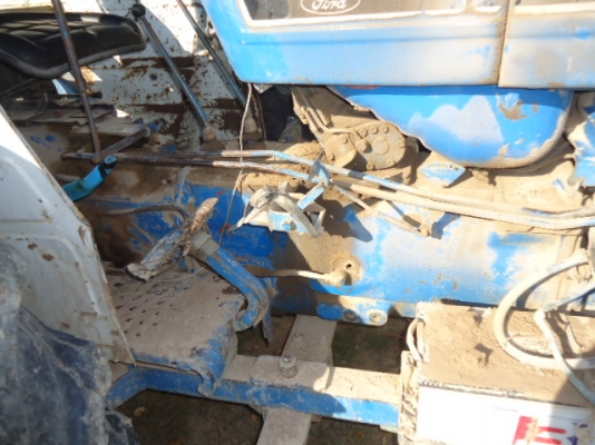 รถไถฟอร์ด 6600 T5 เพลาเดียว เล่มทะเบียนชุดโอนพร้อม รถสภาพใช้งานตลอด  เครื่องดี พวงมาลัยเพาเวอร์เบาดี ผานหลัง CMT  และ ใบมีดดันหน้า สนใจติดต่อ โทร 081-9972972