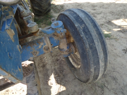 รถไถฟอร์ด 6600 T5 เพลาเดียว เล่มทะเบียนชุดโอนพร้อม รถสภาพใช้งานตลอด  เครื่องดี พวงมาลัยเพาเวอร์เบาดี ผานหลัง CMT  และ ใบมีดดันหน้า สนใจติดต่อ โทร 081-9972972