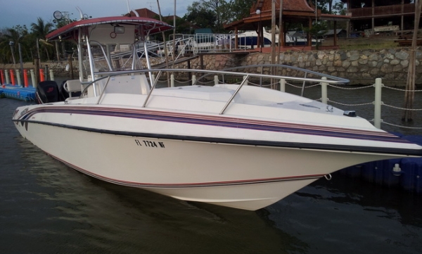 ขายเรือนำเข้าจาก USA หลายแบบ 16'-33' ขายเรือนำเข้าจาก USA หลายแบบ 16'-33'