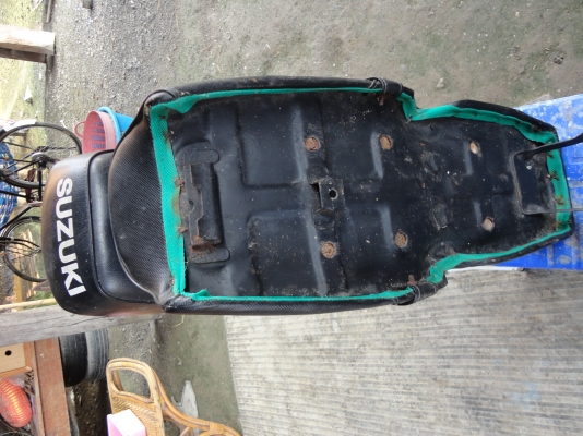 ขายเบาะ k-125 สภาพเก่าใช้งานได้ สนใจติดต่อ โทร.081-005-8785