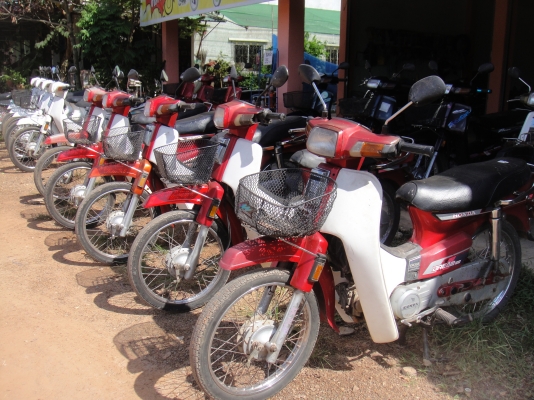 ขายฮอนด้าดรีม คุรุสภา สีแดง สภาพสวยพร้อมใช้งาน (ทะเบียนพร้อมชุดโอน )