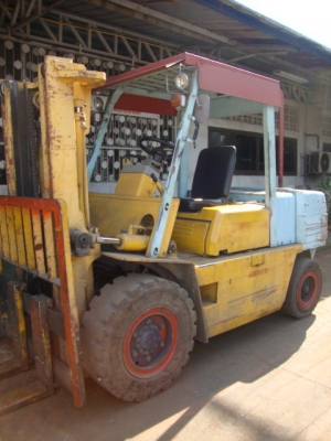 ขายรถโฟล์คลิฟท์  KOMATSU  FD40-5  เครื่องยนต์ดีเซล  เกียร์ออโตเมติค  เสาสูง  3  เมตร  ยางตัน