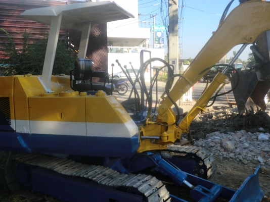 รถแบคโฮ ยี่ห้อโคมัสสุ PC30 รุ่น 2 สภาพพร้อมใช้งาน