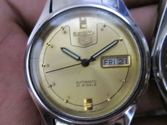 +++++ SEIKO 5 ขายเป็นคู่ราคาย่อมเยาว์ครับ +++++ +++++ SEIKO 5 ขายเป็นคู่ราคาย่อมเยาว์ครับ +++++