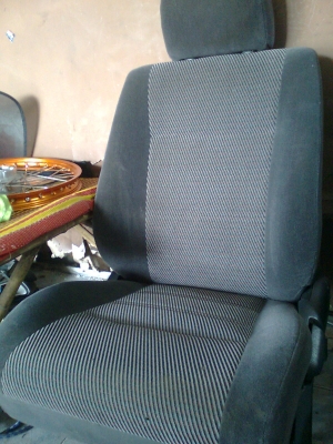 เบาะผ้ากำมะหยี่ 1 คู่ ฟอกแล้ว สภาพดีพร้อมรางใส่ฟรี 2500 บาท