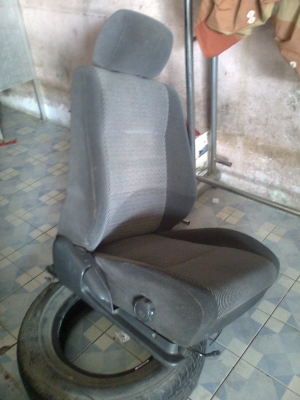 เบาะผ้ากำมะหยี่ 1 คู่ ฟอกแล้ว สภาพดีพร้อมรางใส่ฟรี 2500 บาท