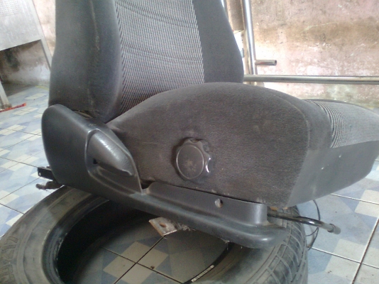 เบาะผ้ากำมะหยี่ 1 คู่ ฟอกแล้ว สภาพดีพร้อมรางใส่ฟรี 2500 บาท