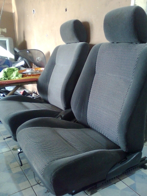 เบาะผ้ากำมะหยี่ 1 คู่ ฟอกแล้ว สภาพดีพร้อมรางใส่ฟรี 2500 บาท