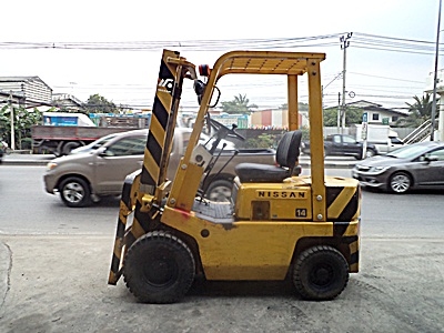 ขายรถยกนิสสัน 1.5 ตัน  เครื่องเบนซิน  เสาสูง 3 เมตร  พวงมาลัยเพาเว่อร์  สีเดิมจากนอก นำเข้าจากญี่ปุ่น ใช้งานได้ทันที