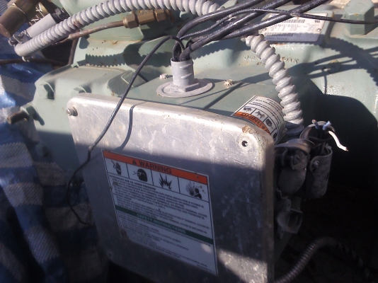 คอมเพรสเซอร์carlyle 06ER399300 (มีสองเครื่อง)